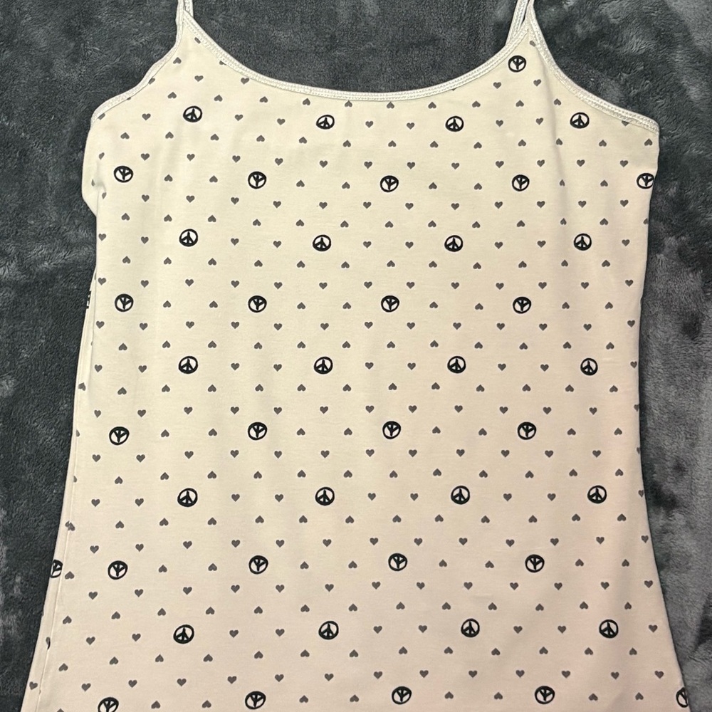 Arizona Jean Company 2008 Cream-Gray Camisole with Peace Sign Pattern
